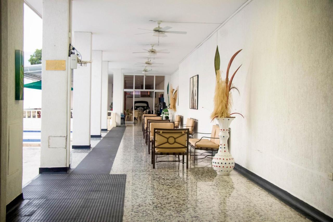 Hotel Mall Santana Del Rio La Dorada Buitenkant foto