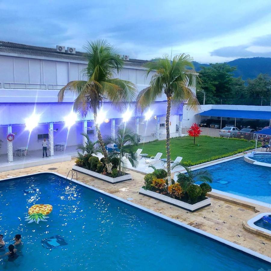 Hotel Mall Santana Del Rio La Dorada Buitenkant foto